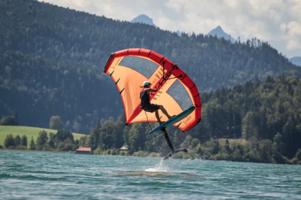 FreeWing Air V1 7m veikime – plaukimas vandenlente su sparnu