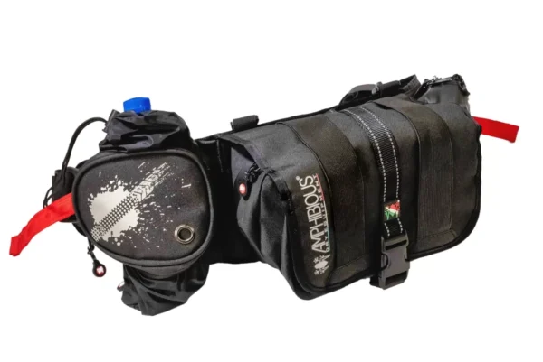 Large front pocket with magnetic lock on Amphibious OFF-WAIST motorcycle bag